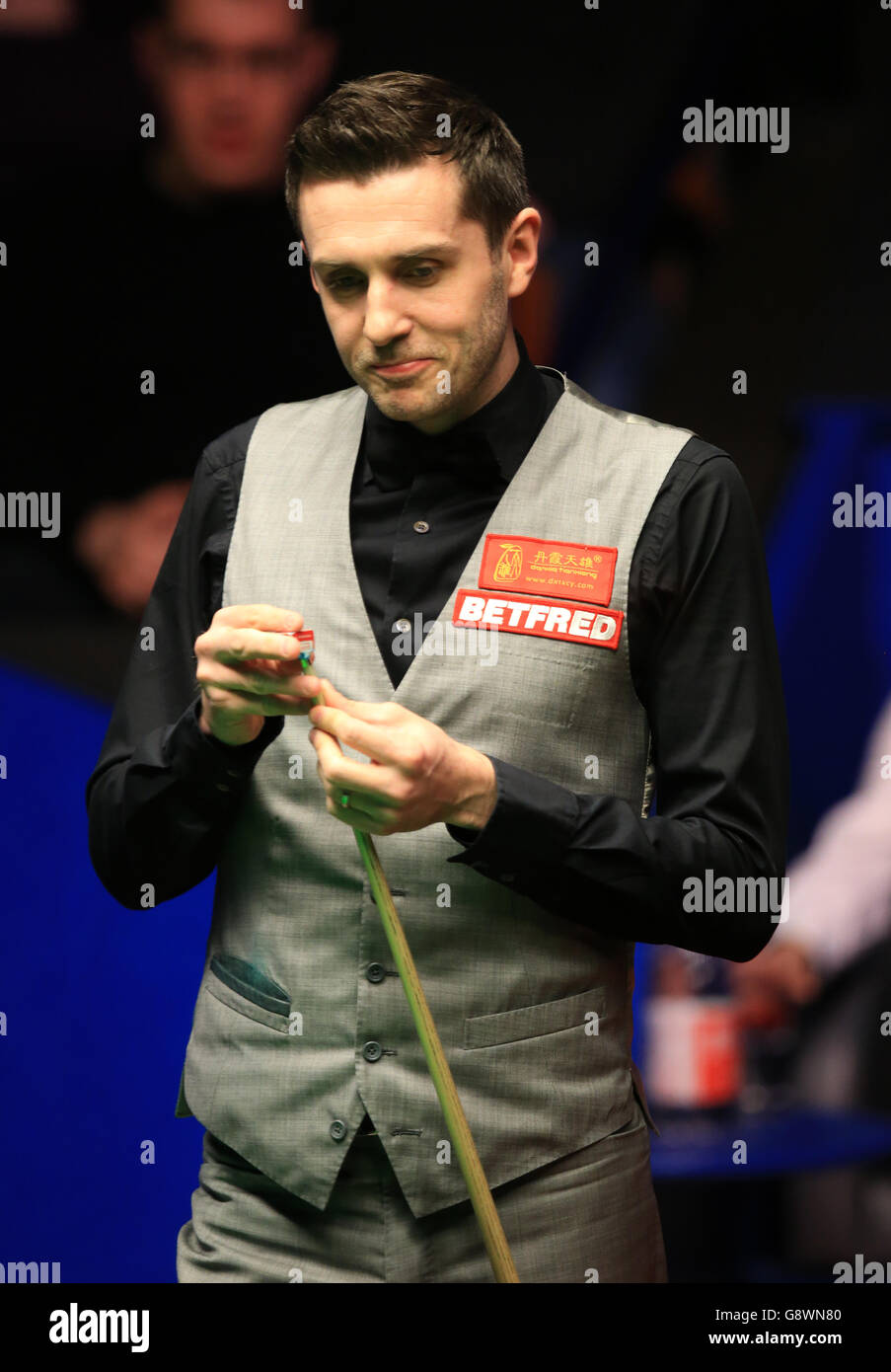 Betfred Snooker-Weltmeisterschaft 2016 - Tag Dreizehn - Crucible Theatre. Mark Selby während seines Spiels mit Marco Fu am dreizehnten Tag der Betfred Snooker-Weltmeisterschaft im Crucible Theatre, Sheffield. Stockfoto