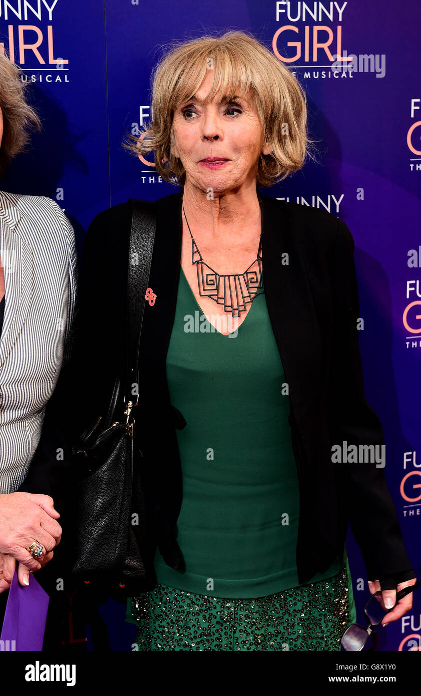 Sue Johnston während der Pressenacht von Funny Girl im Savoy Theatre in London. Stockfoto