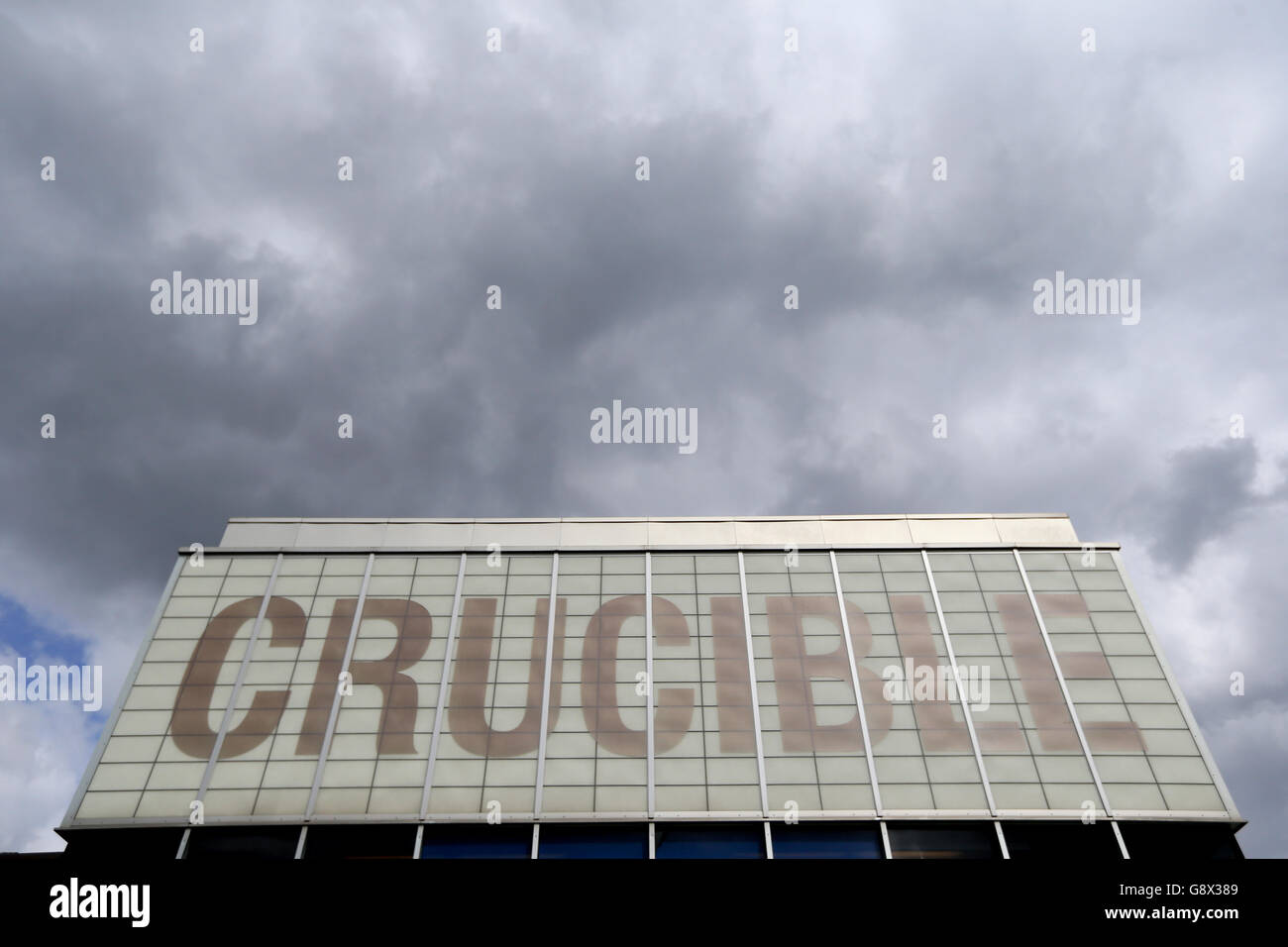 Eine allgemeine Ansicht des Crucible Theatre während des achten Tages der Betfred Snooker World Championships im Crucible Theatre, Sheffield. DRÜCKEN SIE VERBANDSFOTO. Bilddatum: Samstag, 23. April 2016. Siehe PA Story SNOOKER World. Bildnachweis sollte lauten: Tim Goode/PA Wire Stockfoto