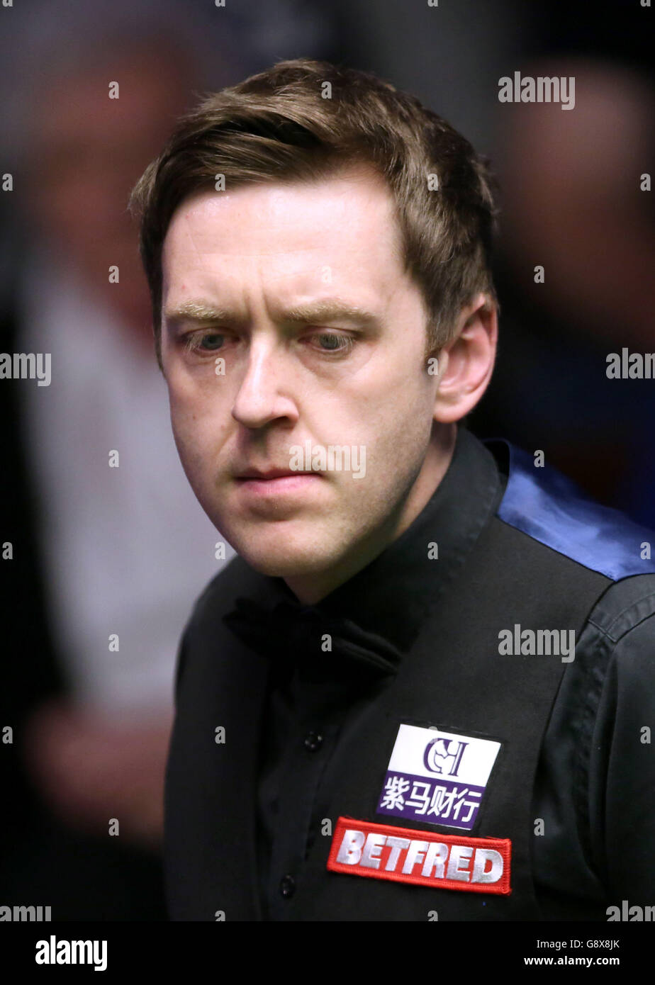 Ricky Walden während seines Spiels gegen John Higgins am achten Tag der Betfred Snooker World Championships im Crucible Theatre, Sheffield. Stockfoto