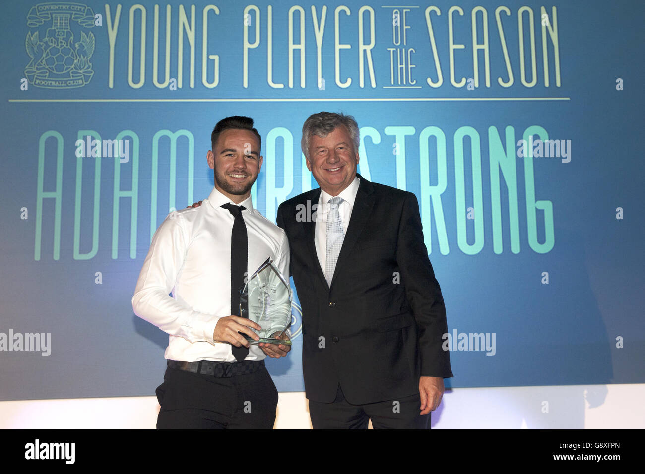 Adam Armstrong von Coventry City wird mit dem Young Player vorgestellt Der Saisonauszeichnung Stockfoto