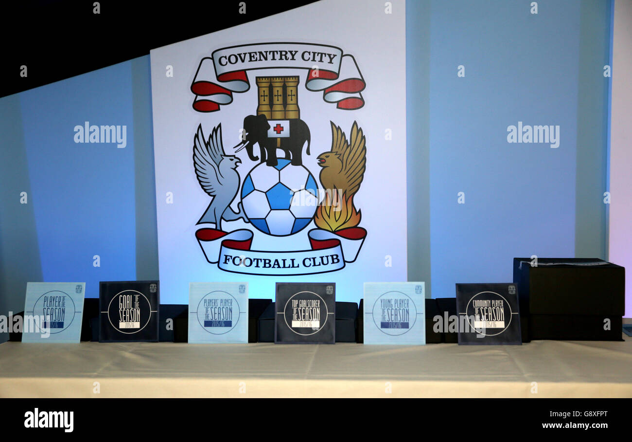Coventry City End of Season Awards-Abend. Details der Briefumschläge der Gewinner aufgereiht Stockfoto
