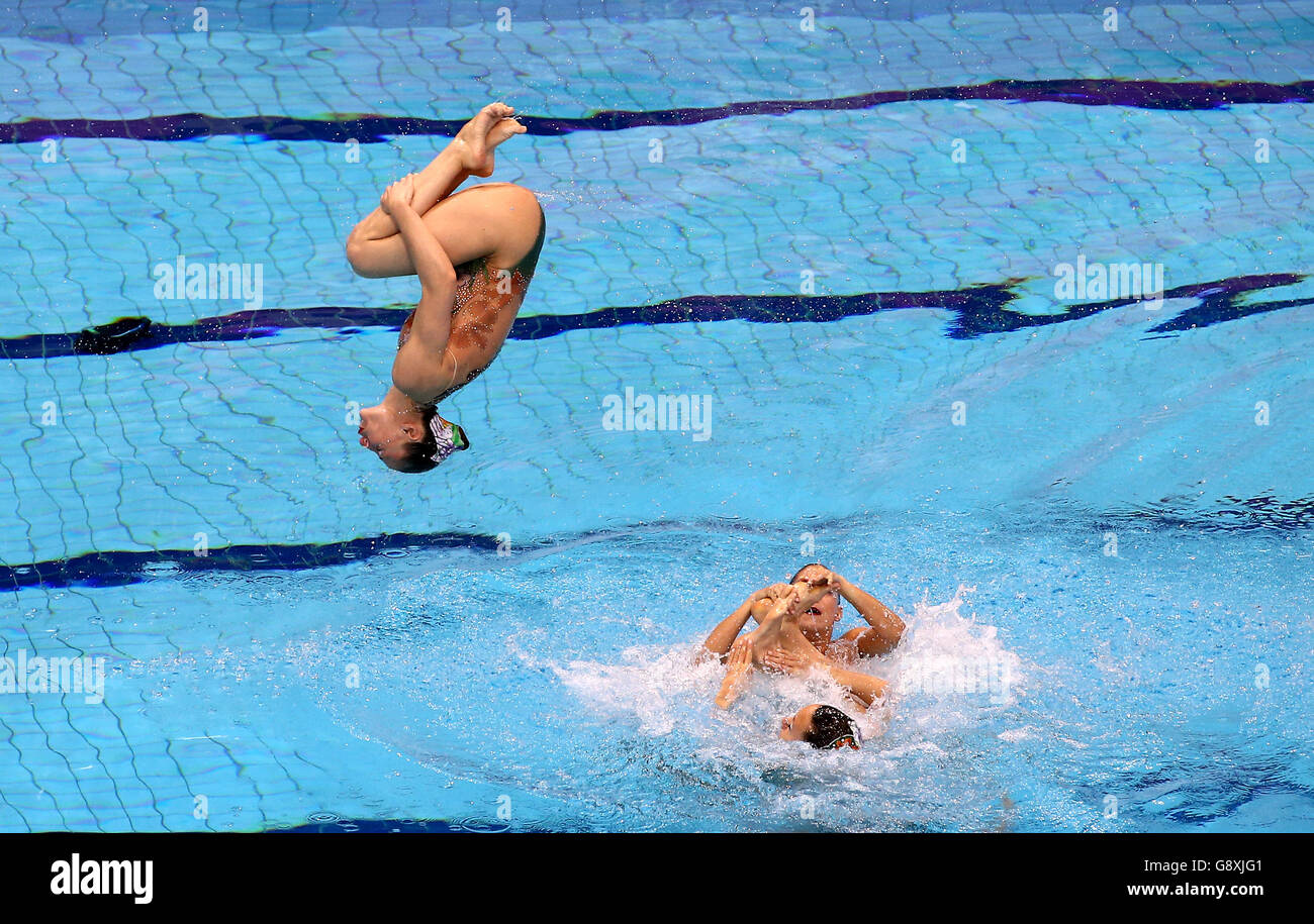 Italien tritt im Synchronschwimmen Team Free Preliminary am dritten Tag der Europameisterschaft im Wassersportzentrum London in Stratford an. DRÜCKEN SIE VERBANDSFOTO. Bilddatum: Mittwoch, 11. Mai 2016. Sehen Sie sich die Geschichte von PA DIVING London an. Das Foto sollte lauten: John Walton/PA Wire. Stockfoto
