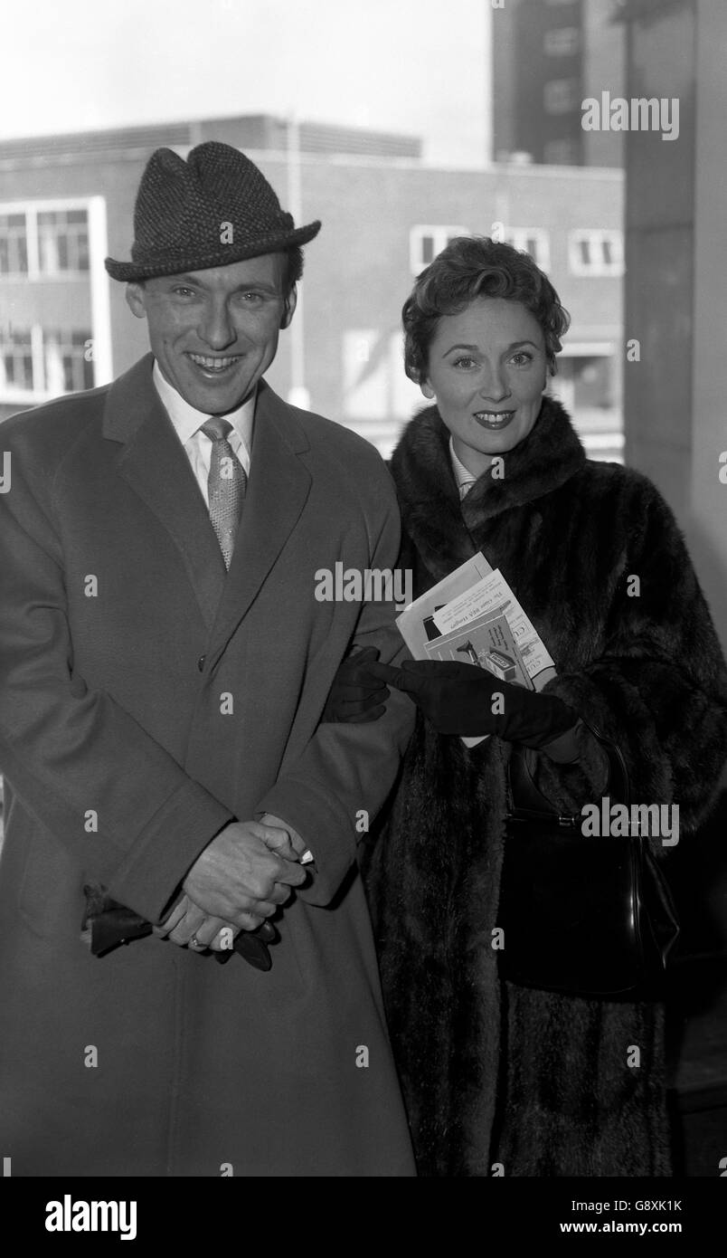 Teddy Johnson und Pearl Carr - London Flughafen Stockfoto