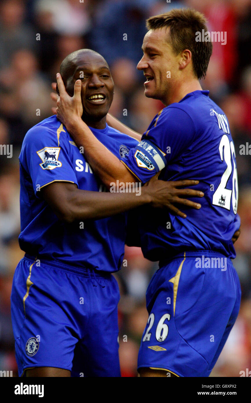 Chelsea's John T erry feiert beim letzten Pfeifen mit Geremi Stockfoto