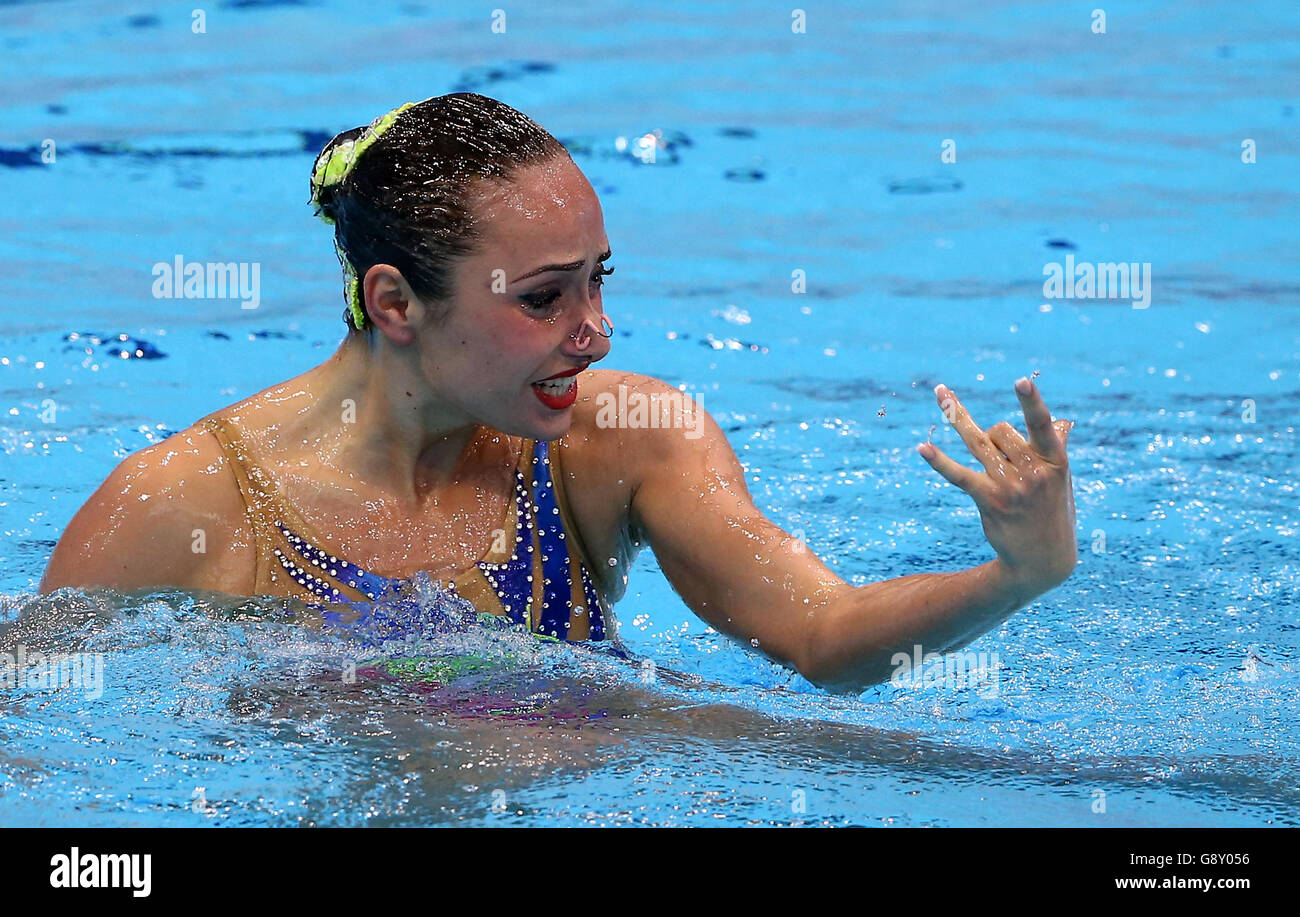 Die ukrainische Anna Voloshyna tritt im Finale des Solo Free Synchronized Swimming am zweiten Tag der Europameisterschaft im Londoner Wassersportzentrum in Stratford auf. DRÜCKEN SIE VERBANDSFOTO. Bilddatum: Dienstag, 10. Mai 2016. Sehen Sie sich die Geschichte von PA DIVING London an. Das Foto sollte lauten: John Walton/PA Wire. Stockfoto