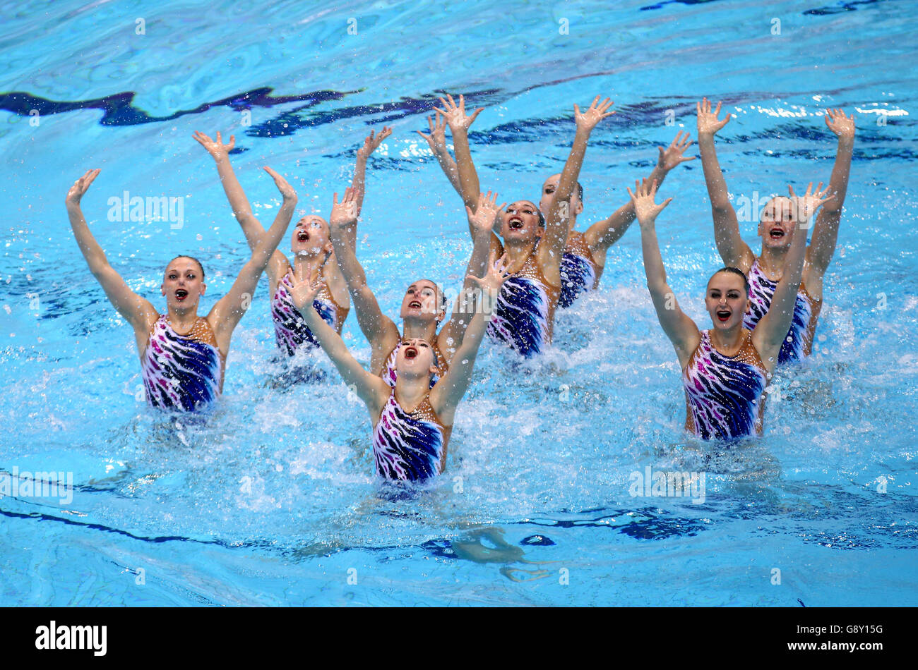 Weißrussland tritt im Synchronschwimmen Team Free Preliminary am dritten Tag der Europameisterschaft im Wassersportzentrum London in Stratford an. Stockfoto