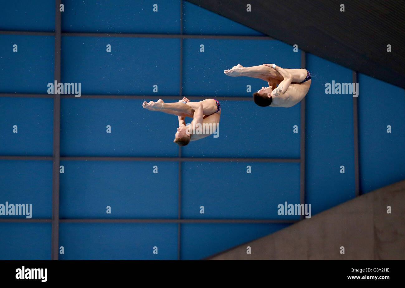 Der russische Viktor Minibaev und Roman Izmailov am vierten Tag der Europameisterschaft im Wassersportzentrum London in Stratford. Stockfoto