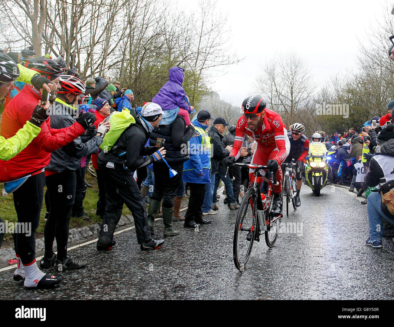 Radfahrer klettern Sutton Bank während der dritten Etappe der Tour de Yorkshire. DRÜCKEN Sie VERBANDSFOTO. Bilddatum: Sonntag, 1. Mai 2016. Siehe PA Geschichte RADFAHREN Tour de Yorkshire. Bildnachweis sollte lauten: Richard Sellers/PA Wire Stockfoto
