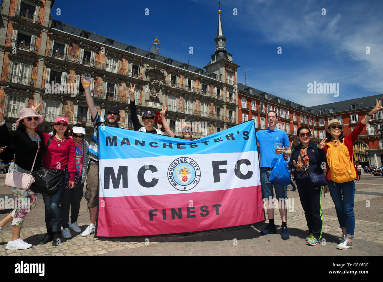 Manchester City Fans in Madrid vor dem UEFA Champions League Halbfinale, Second Leg Spiel zwischen Real Madrid und Manchester City Stockfoto