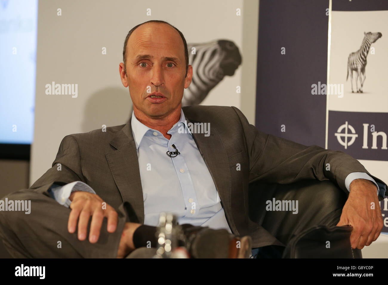 Nasser Hussain beim offiziellen Start der Investec Test Series bei der Investec Bank, London. DRÜCKEN Sie VERBANDSFOTO. Bilddatum: Donnerstag, 12. Mai 2016. Siehe PA Geschichte CRICKET England. Bildnachweis sollte lauten: Daniel Leal-Olivas/PA Wire. EINSCHRÄNKUNGEN: . Keine kommerzielle Nutzung ohne vorherige schriftliche Zustimmung der EZB. Nur für Standbilder. Keine bewegten Bilder zum Emulieren der Übertragung. Kein Entfernen oder Verdecken von Sponsorlogos. Weitere Informationen erhalten Sie unter +44 (0)1158 447447. Stockfoto