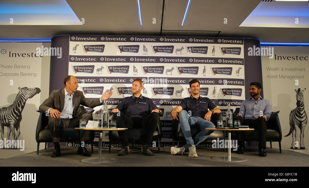 (Links-rechts) Nasser Hussain, Stuart Broad, Steven Finn und Kumar Sangakkara beim offiziellen Start der Investec Test Series bei der Investec Bank, London. Stockfoto
