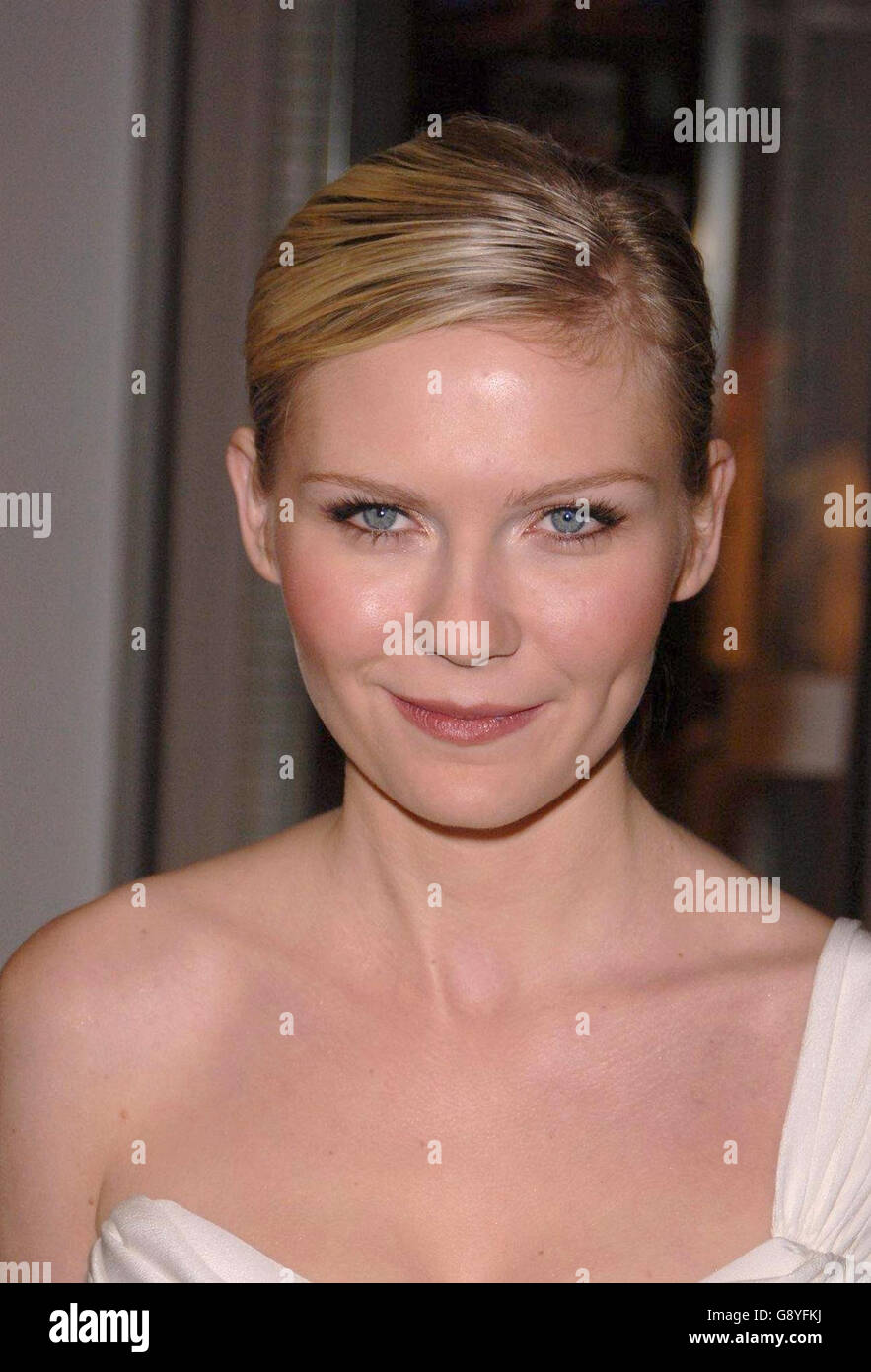 Kirsten Dunst kommt bei der UK-Premiere von 'Elizabethtown' im Odeon, Leicester Square, im Zentrum von London, im Rahmen des laufenden Times BFI London Film Festival, Donnerstag, 20. Oktober 2005. DRÜCKEN Sie VERBANDSFOTO. Bildnachweis sollte lauten: Ian West/PA Stockfoto