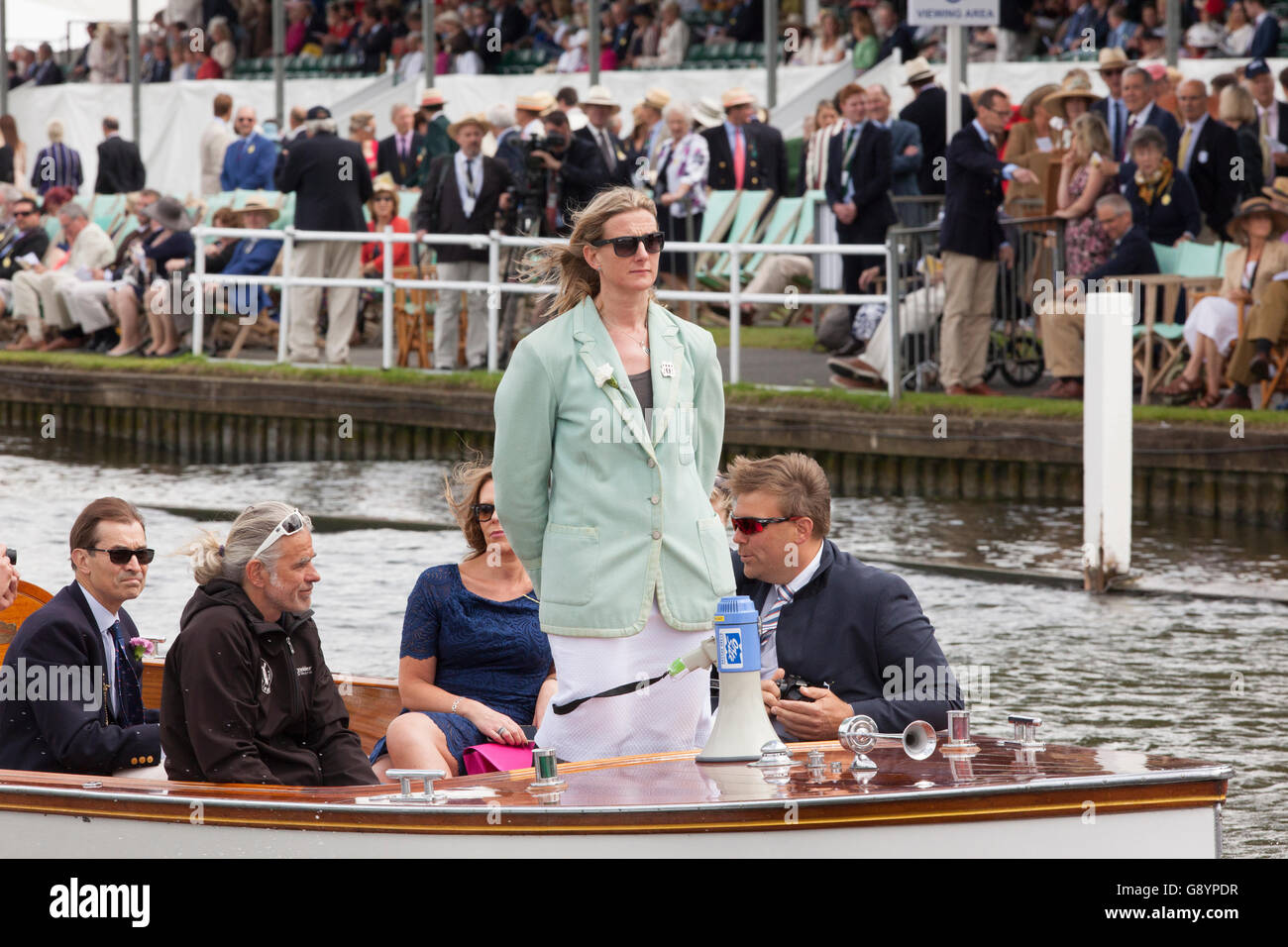 Henley on Thames, Oxfordshire, Vereinigtes Königreich. 30. Juni 2016. Sarah Winckless ist der erste weibliche Schiedsrichter bei der Henley Royal Regatta geworden. Sarah gewann Bronze bei den Olympischen Spielen 2004 in Athen und Gold bei den Weltmeisterschaften 2005 und 2006. Sie zog sich von Rudern im Jahr 2009 und erhielt die MBE im Jahr 2015. Bildnachweis: Allan Staley/Alamy Live-Nachrichten Stockfoto