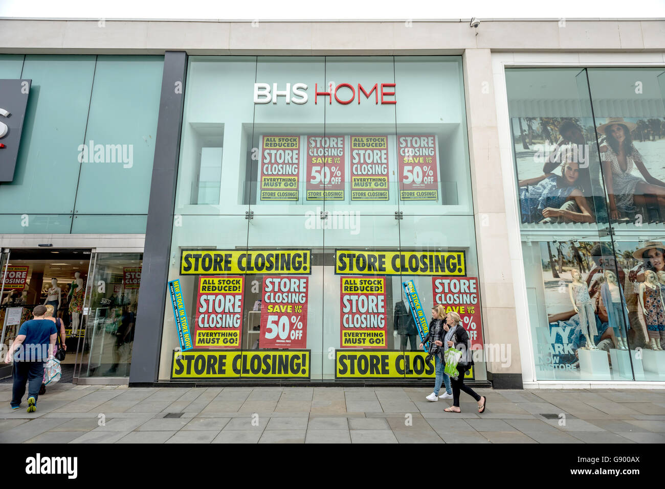Brighton, UK. 1. Juli 2016. Die bald-zu-schließen British Home Stores in Churchill Square, Brighton, mit ihren massiven Speicher schließen klar-Out Verkauf heute. Bildnachweis: Andrew Hasson/Alamy Live-Nachrichten Stockfoto