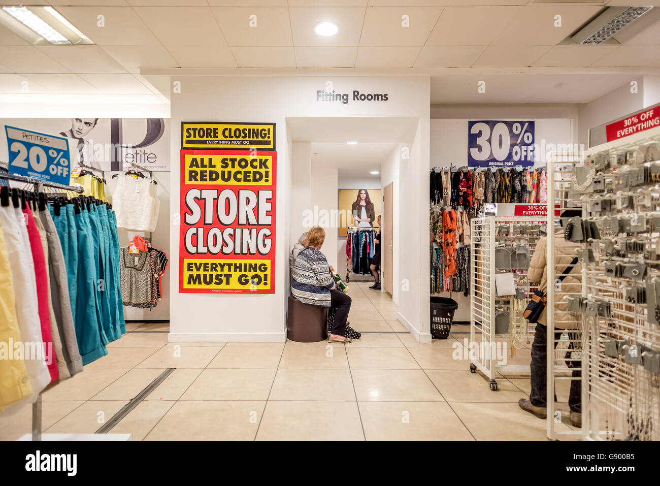 Brighton, UK. 1. Juli 2016. Die bald-zu-schließen British Home Stores in Churchill Square, Brighton, mit ihren massiven Speicher schließen klar-Out Verkauf heute. Bildnachweis: Andrew Hasson/Alamy Live-Nachrichten Stockfoto