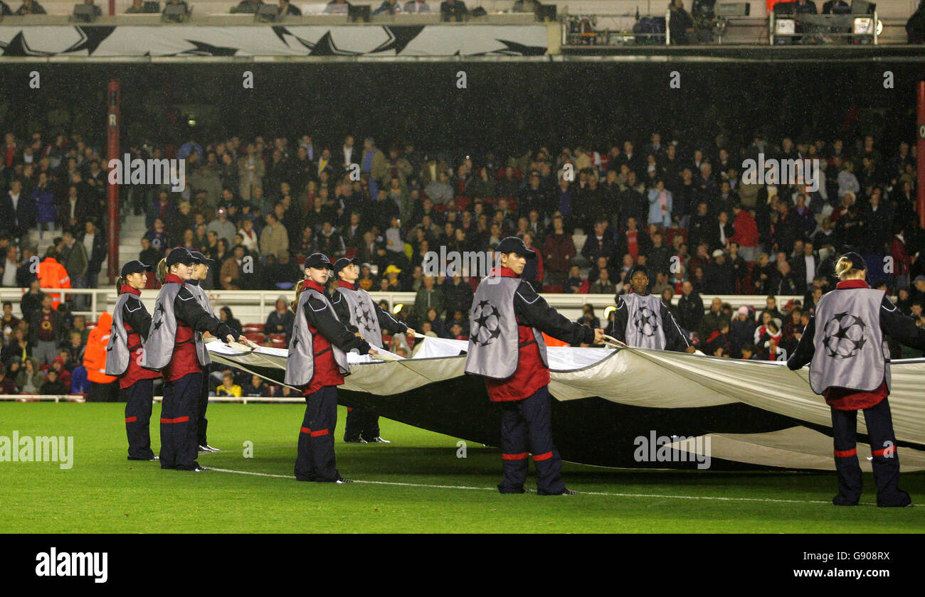 Fußball - UEFA Champions League - Gruppe B - Arsenal gegen Sparta Prag - Highbury. Ballboys Stockfoto