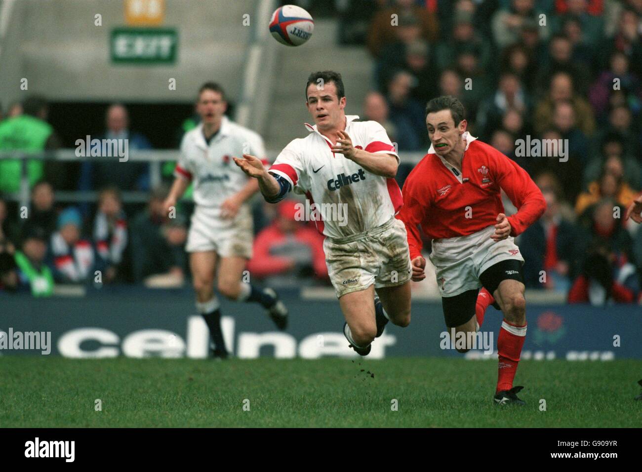 Rugby Union - Five Nations Championship - England gegen Wales. Austin Healey aus England und Wayne Proctor aus Wales (Cellnet) Stockfoto