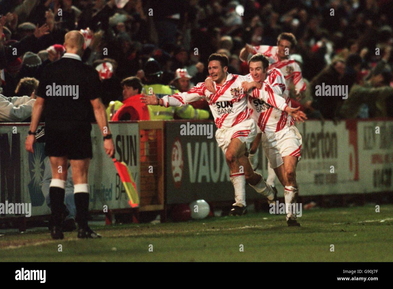 Fußball - Littlewoods FA Cup vierte Runde - Stevenage Borough / Newcastle United. Giuliano Grazioli von Stevenage feiert seinen Ausgleich gegen Newcastle United Stockfoto