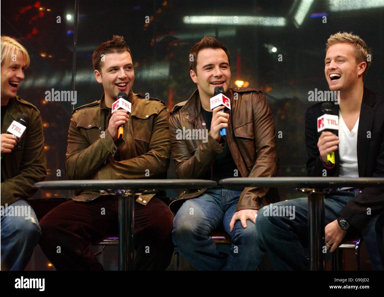 Westlife während ihres Gastauftritts auf MTV's TRL (Total Request Live) Show, von den MTV Studios in Leicester Square, Central London, Dienstag, 25. Oktober 2005. DRÜCKEN Sie VERBANDSFOTO. Bildnachweis sollte lauten: Anthony Harvey/PA Stockfoto