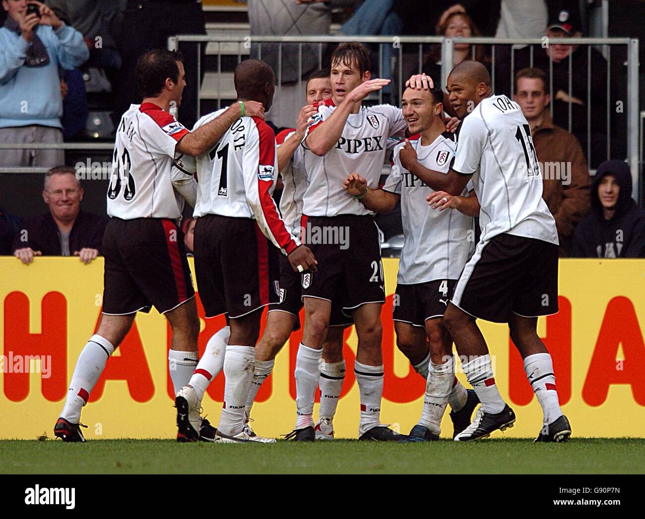 Fußball - FA Barclays Premiership - Fulham gegen Manchester City - Craven Cottage. Fulhams Steed Malbranque feiert sein Ziel Stockfoto