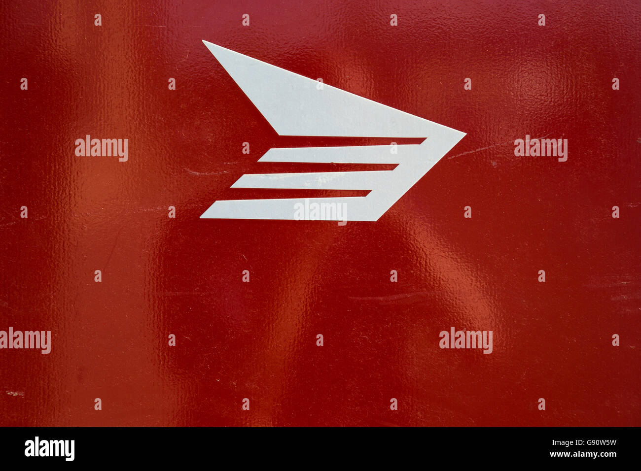 Canada Post-Logo auf einem Postfach in Saskatoon, Saskatchewan Kanada gefunden. Stockfoto