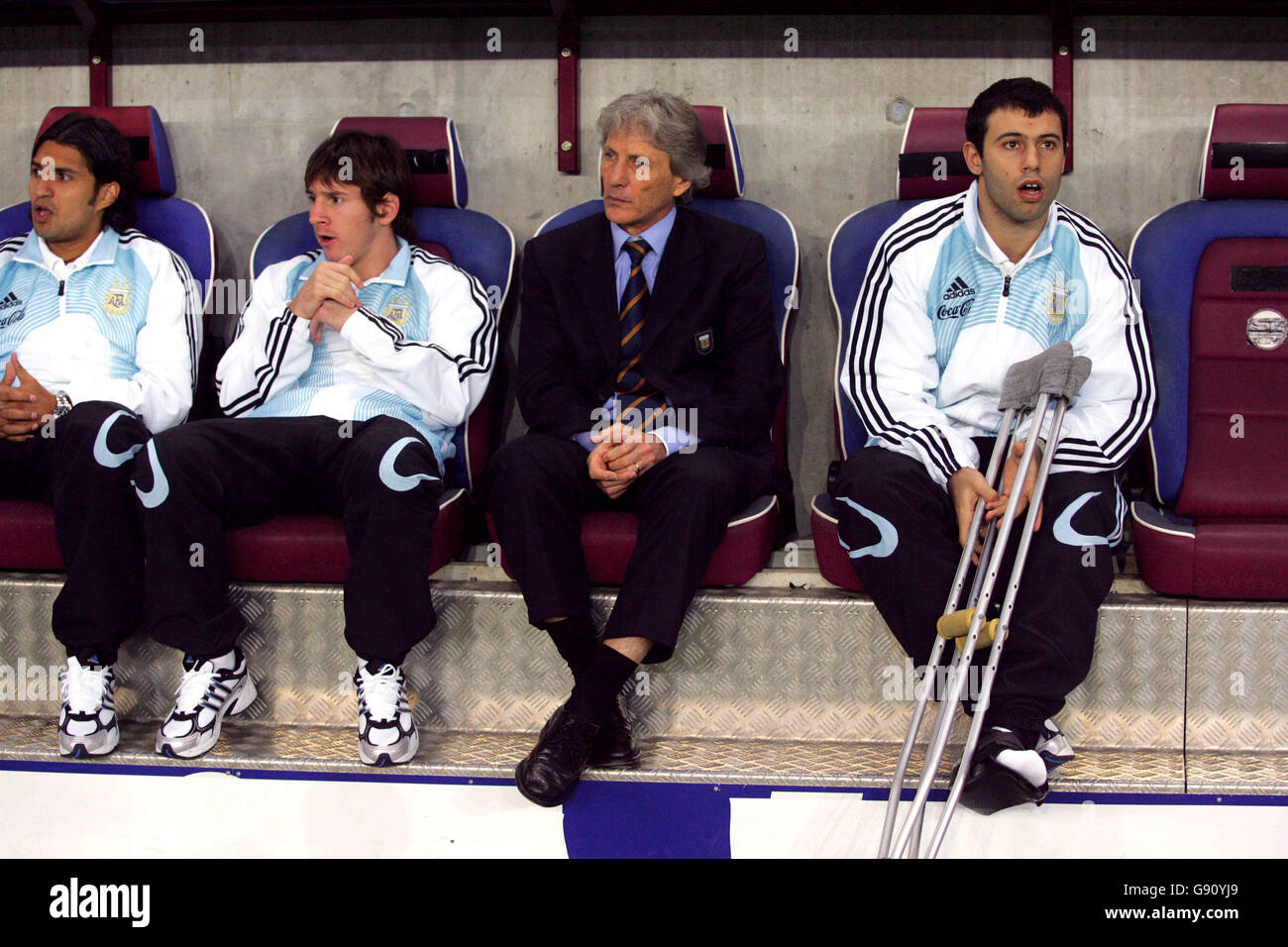 Fußball - freundlich - Argentinien gegen England - Stade Geneve. Argentinien Trainer Jose Nestor Pekermann in der ausgegraben mit den Ersatzmänner Stockfoto