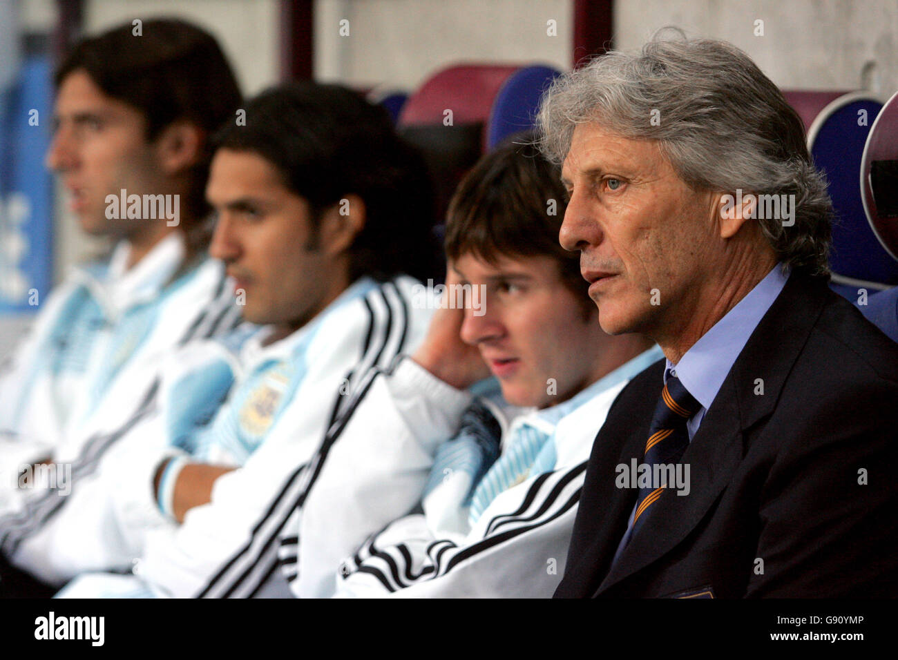 Fußball - freundlich - Argentinien gegen England - Stade Geneve. Argentinien Trainer Jose Nestor Pekermann in der ausgegraben mit den Ersatzmänner Stockfoto