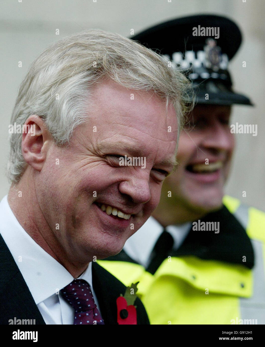 Der konservative Spitzenkandidat David Davis trifft am Samstag, den 5. November 2005, mit dem Chefinspektor Peter Mills zusammen, um Unterstützer in Eastbourne, Sussex, zu treffen. DRÜCKEN SIE VERBANDSFOTO. Der Bildnachweis sollte lauten: Gareth Fuller/PA Stockfoto