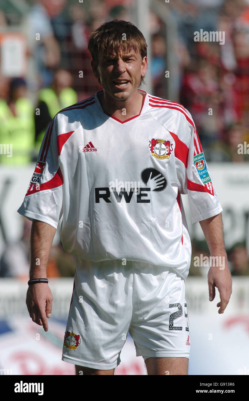 Fußball - Deutsche Bundesliga - Arminia Bielefeld / Bayer Leverkusen - Schucoarena. Bernd Schneider, Bayer Leverkusen Stockfoto