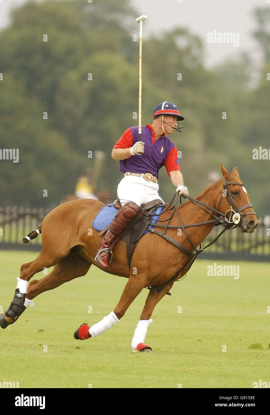 Bibliotheksfiler vom 18/06/2003 des Prinzen von Wales, der ein Polospiel im Guards Club im Windsor Great Park spielt. Der Prinz von Wales wird aufhören, Polo zu spielen, kündigte Clarence House am Donnerstag, den 17. November 2005 an. Siehe PA Geschichte ROYAL Charles. DRÜCKEN SIE VERBANDSFOTO. Das Foto sollte lauten: JOHN STILLWELL/PA Stockfoto