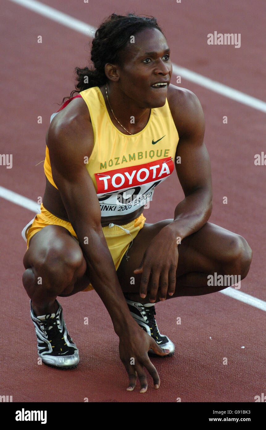 Leichtathletik - IAAF Leichtathletik-Weltmeisterschaften - Helsinki 2005 - Olympiastadion. Maria De Lurdes Mutola aus Mosambik nach dem 800-m-Halbfinale der Frauen Stockfoto