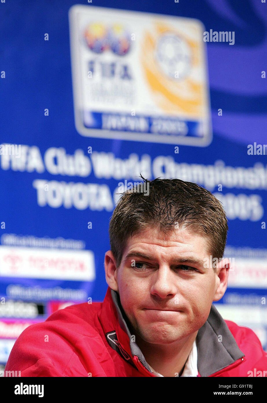 Liverpool Kapitän Steven Gerrard spricht während einer Pressekonferenz im Royal Park Hotel in Yokahama, Samstag, 17. Dezember 2005 vor dem morgigen Finale der FIFA World Club Championship gegen die brasilianische Seite Sao Paulo. DRÜCKEN Sie VERBANDSFOTO. Bildnachweis sollte lauten: Martin Rickett/PA. Stockfoto