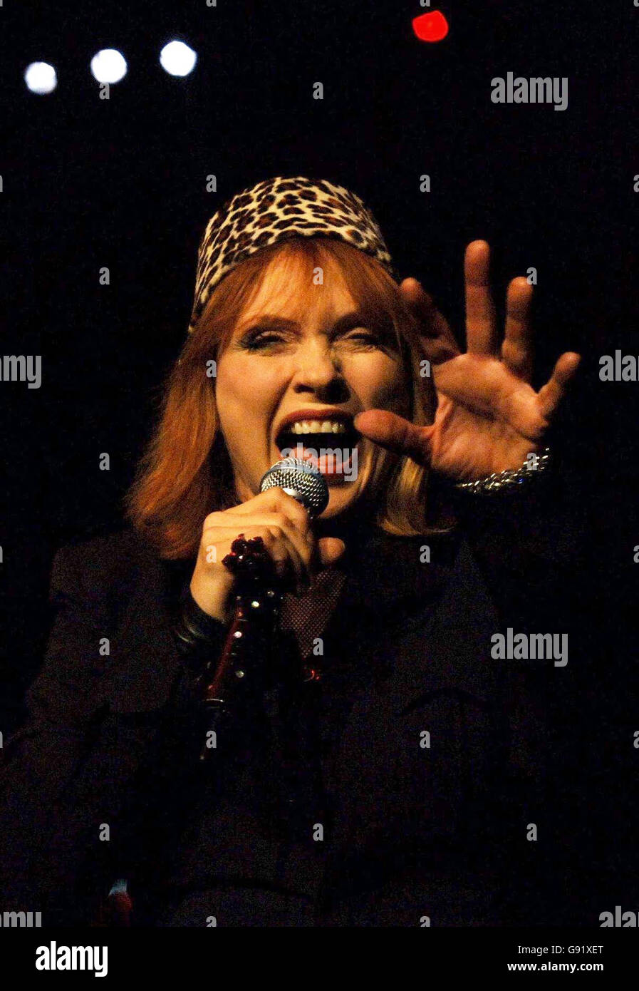 Blondie - mit Debbie Harry - auf der Bühne in der Royal Albert Hall, West London, Mittwoch, 23. November 2005. DRÜCKEN Sie VERBANDSFOTO. Bildnachweis sollte lauten: Steve Parsons/PA Stockfoto