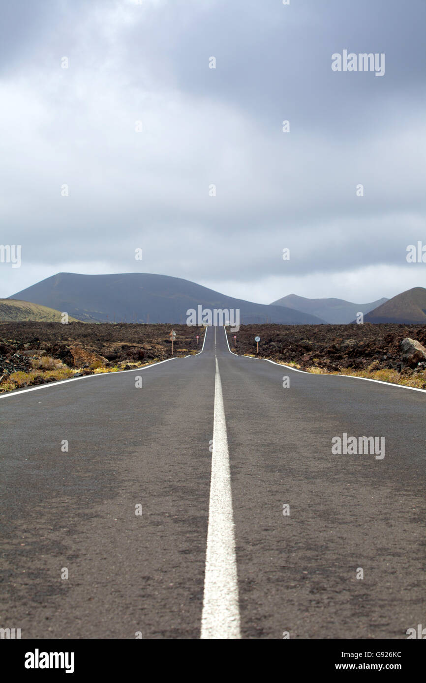LZ67 Straße von Mancha Blanca zum Timanfaya Nationalpark, Lanzarote Stockfoto