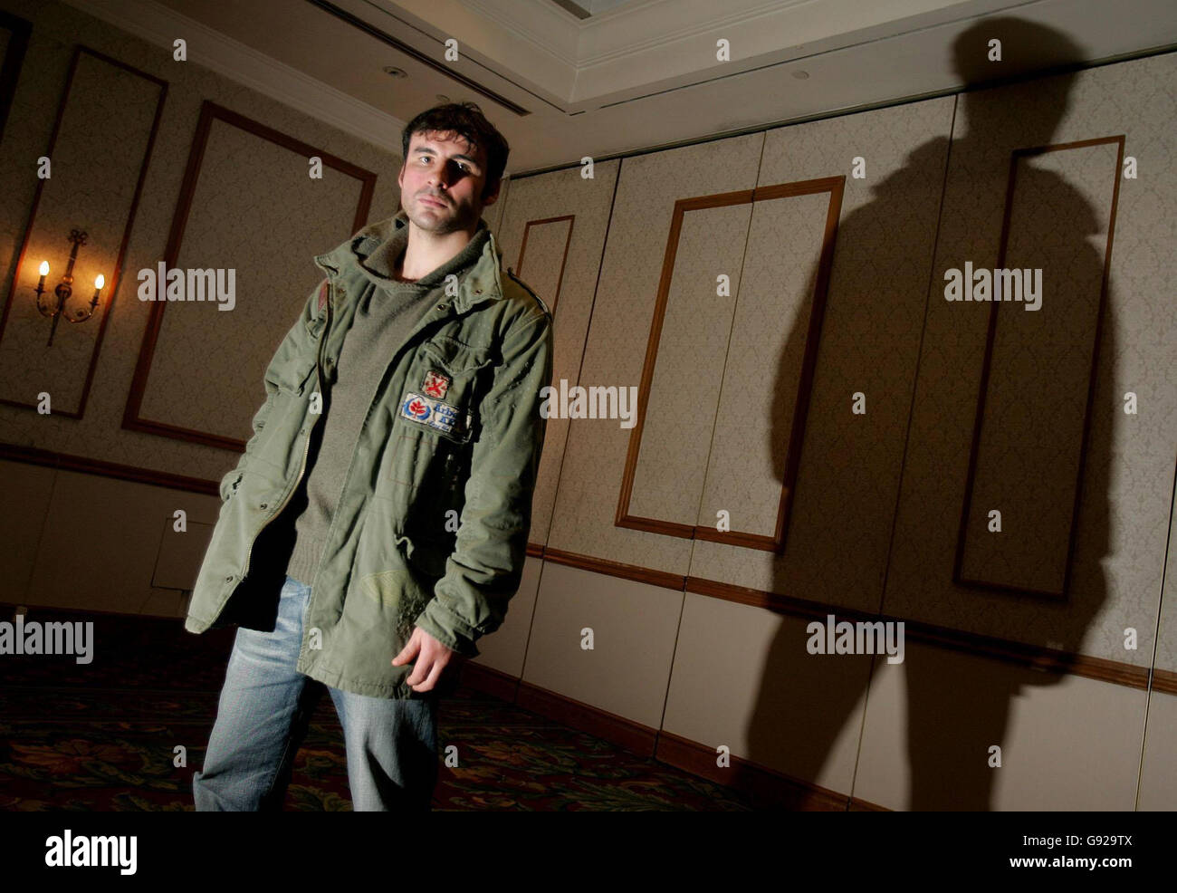 Joe Calzaghe posiert für die Medien nach einer Pressekonferenz im Marriott Hotel, Cardiff, Mittwoch, 11. Januar 2006, um sein WBO World Super-Middleweight Titelspiel gegen Jeff Lacy in Manchester am 4. März zu promoten. DRÜCKEN Sie VERBANDSFOTO. Bildnachweis sollte lauten: David Davies/PA. Stockfoto