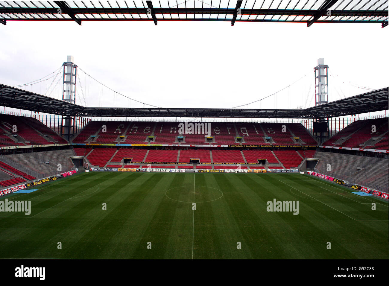 Fußball - FIFA WM 2006 Stadien - RheinEnergieStadion - Köln. Gesamtansicht des RheinEnergie Stadions Stockfoto
