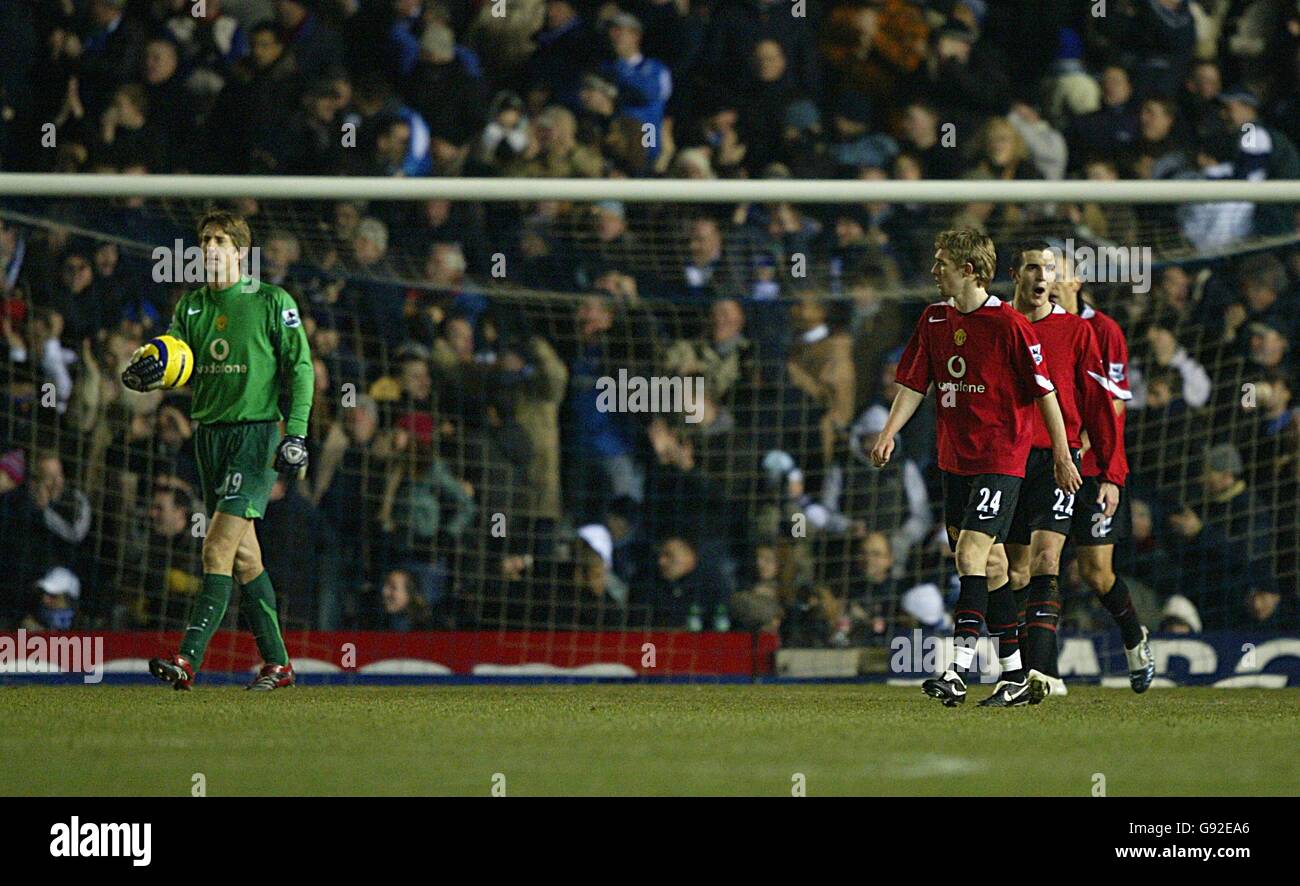 Die Spieler von Manchester United stehen nach Walter Pandiani von Birmingham City niedergeschlagen (Aus dem Bild) erzielte das Ausgleichstreffer Stockfoto