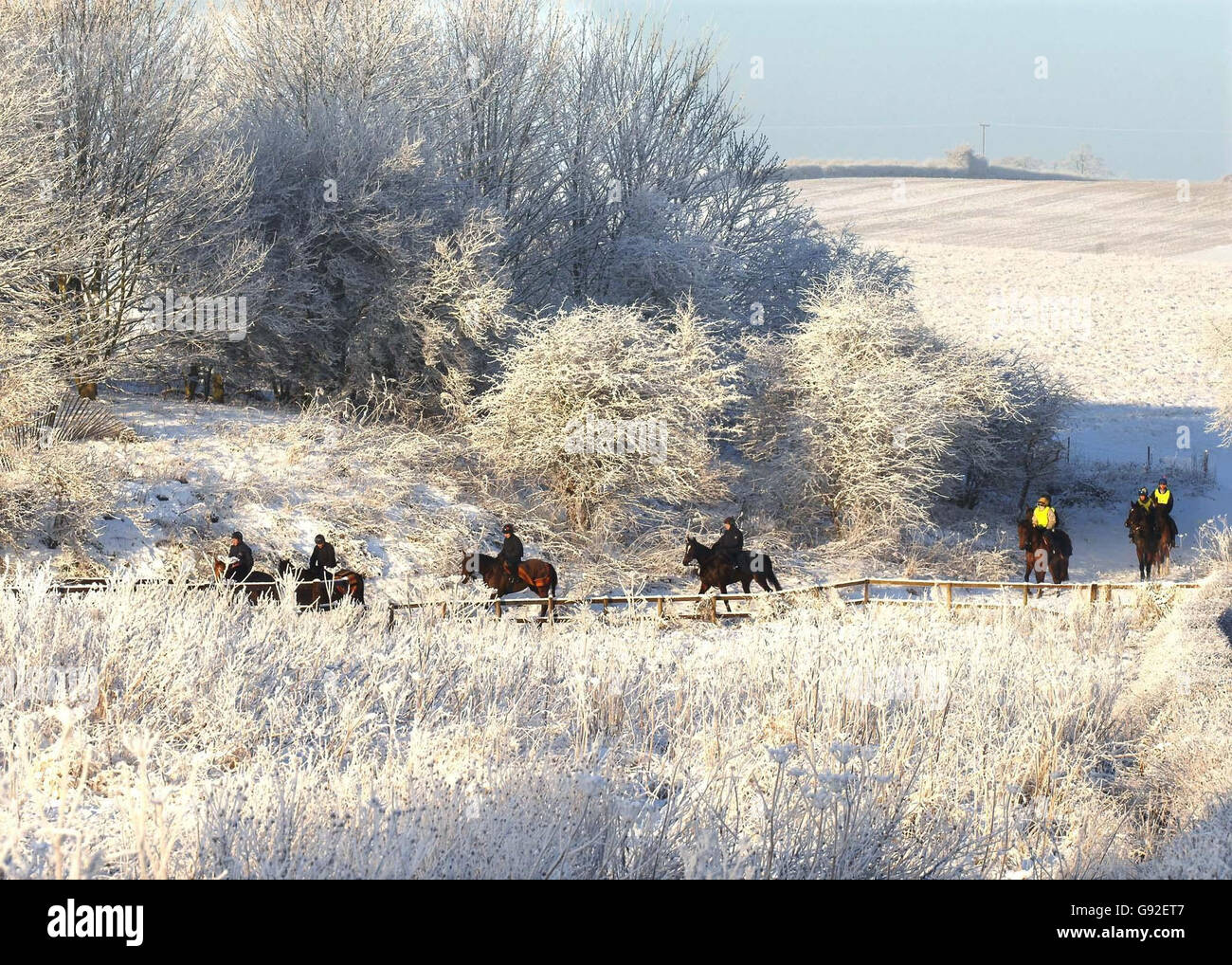 Der lokale Trainer Malcolm Jefferson schafft es immer noch, seine Pferde in Malton, North Yorkshire, auf die schneebedeckten Galopprennen zu bringen, da das Wetter den Rasen-Rennplan, Donnerstag, den 29. Dezember 2005, weiterhin verheerend ausrichtet. DRÜCKEN SIE VERBANDSFOTO. Das Foto sollte lauten: John Giles/PA Stockfoto