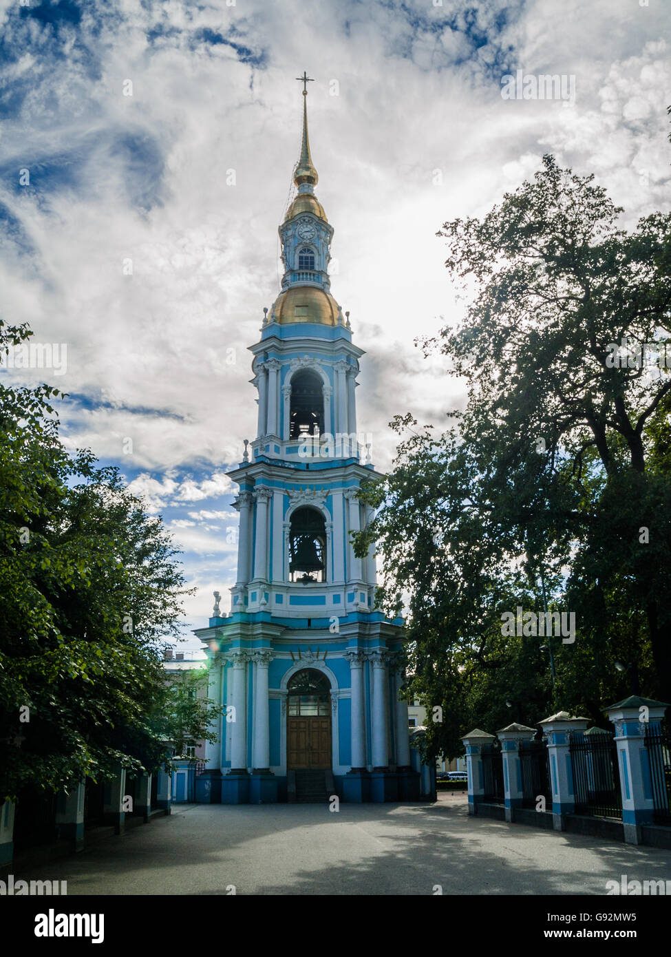 St. Nicholas Cathedral, der Glockenturm der Kathedrale von den warmen Sommertag Stockfoto