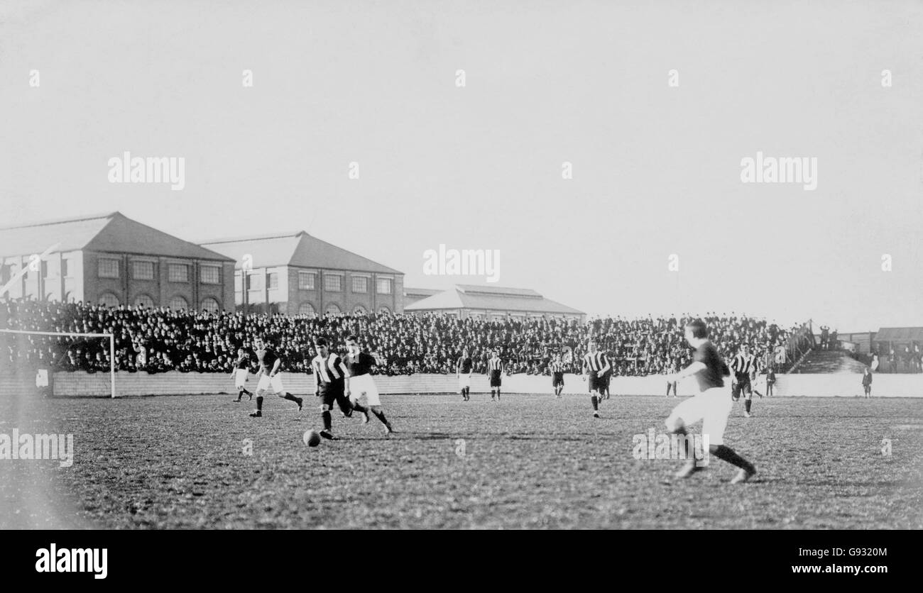 Fußball - Football League Division One - Woolwich Arsenal / Notts County - Manor Ground. Notts County auf den Angriff Stockfoto