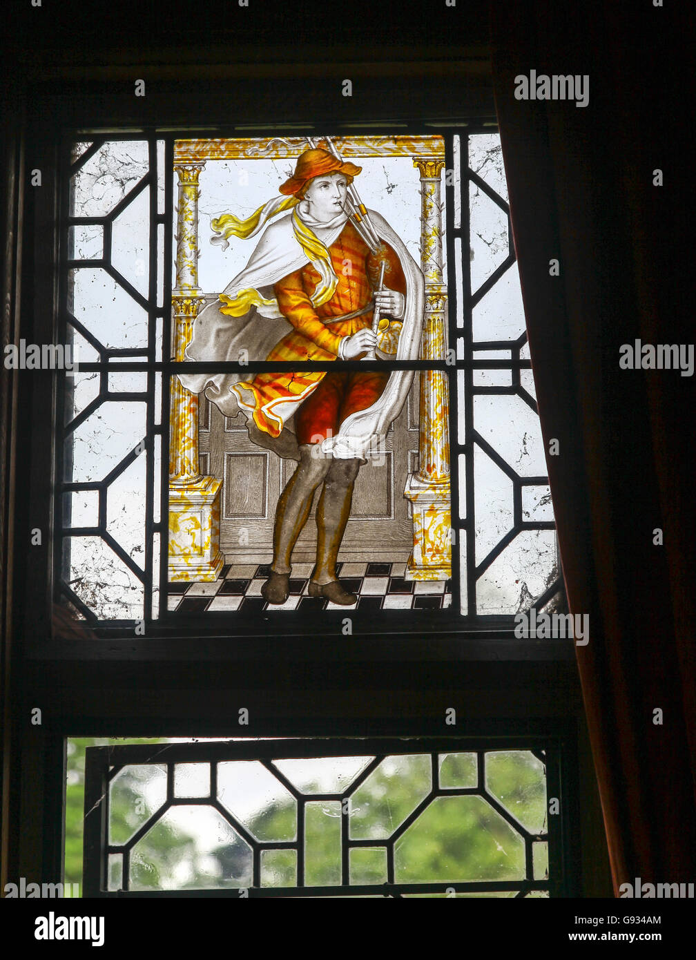 Viktorianische Glasfenster, entworfen von Charles Eamer Kempe bei Wightwick Manor Wolverhampton West Midlands England UK Stockfoto