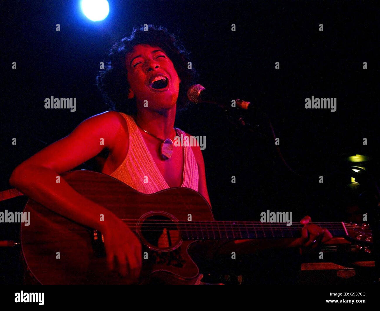 Corinne Bailey Rae, die aufstrebende Leeds Soul-Sängerin, spielt am Mittwoch, den 18 2006. Januar, in Dingwalls, ehemals Lock 17, in Camden ein einmaliger Londoner Termin. Ihr bisher unbenanntes Album kommt am 6. März in den Läden. DRÜCKEN SIE VERBANDSFOTO. Foto Kredit sollte lesen: Joel Ryan/PA Stockfoto