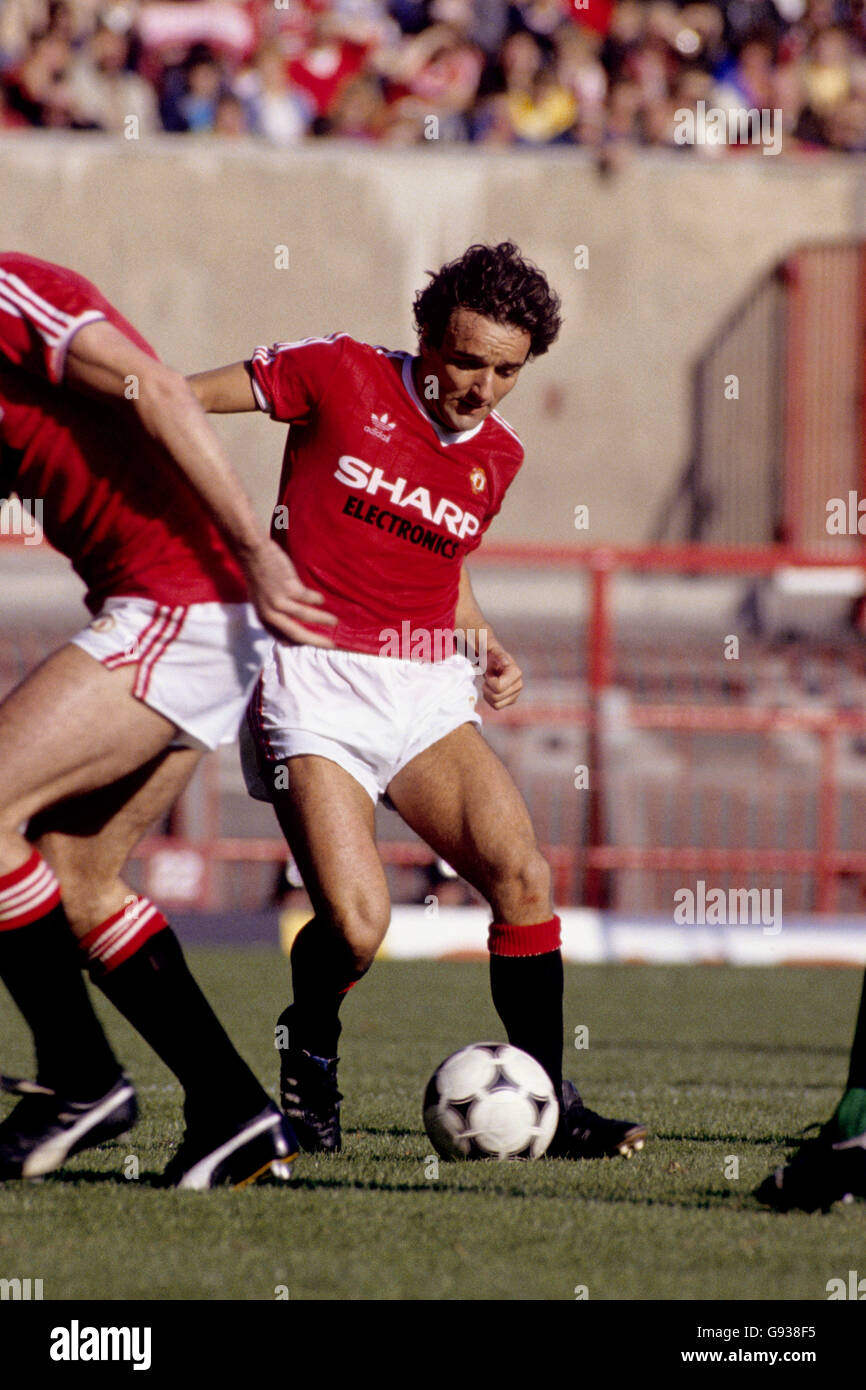 Fußball - Football League Division One - Manchester United / Arsenal - Old Trafford. Lou Macari, Manchester United Stockfoto