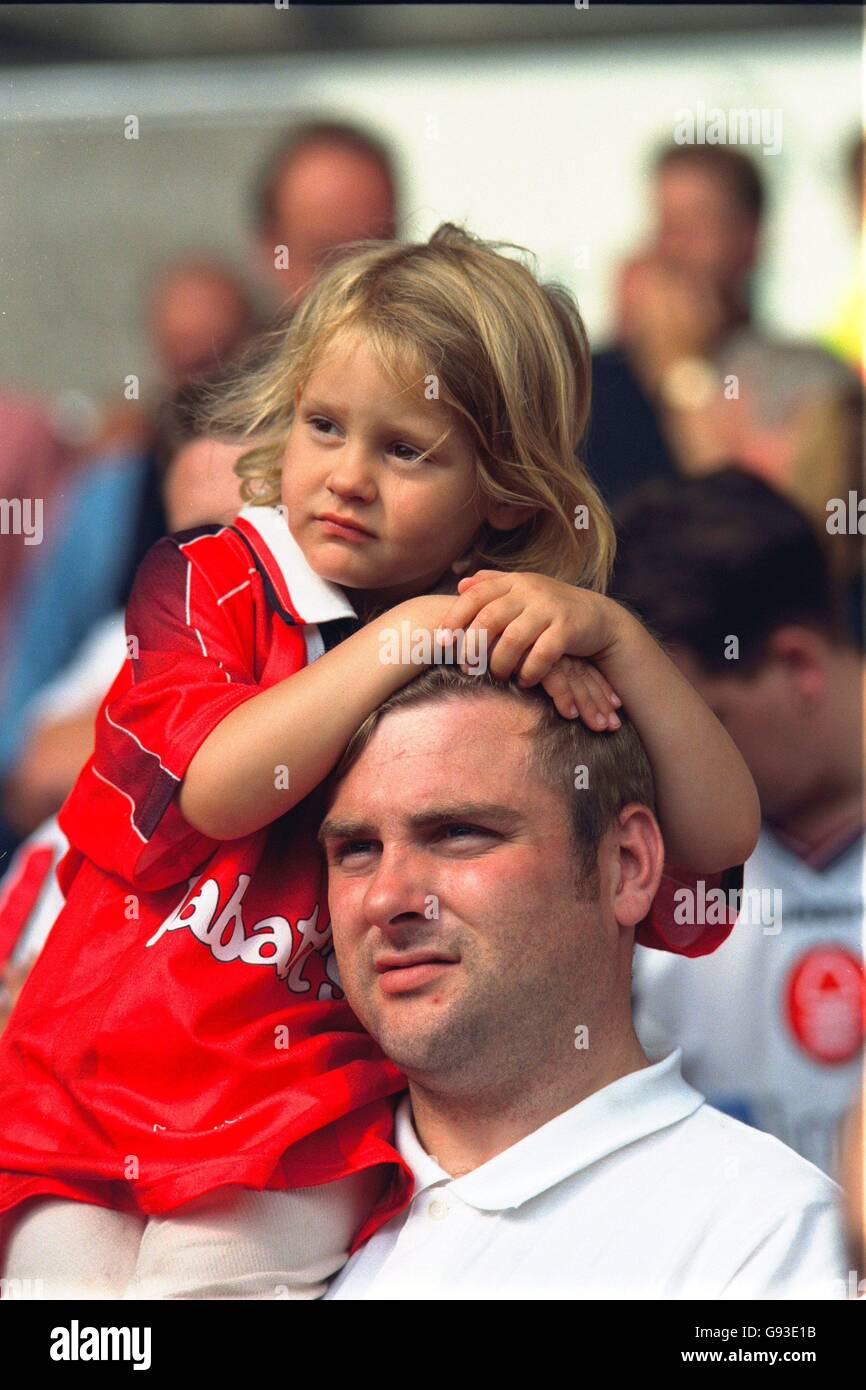 Fußball - FA Carling Premiership - Nottingham Forest / Coventry City. Nottingham Forest Fans Stockfoto