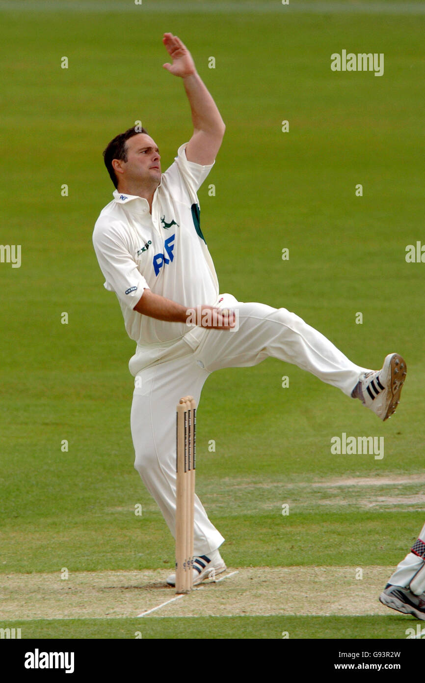 Cricket - Frizzell County Championship - Division One - Nottinghamshire / Kent - Trent Bridge. Mark Ealham, Nottinghamshire Stockfoto