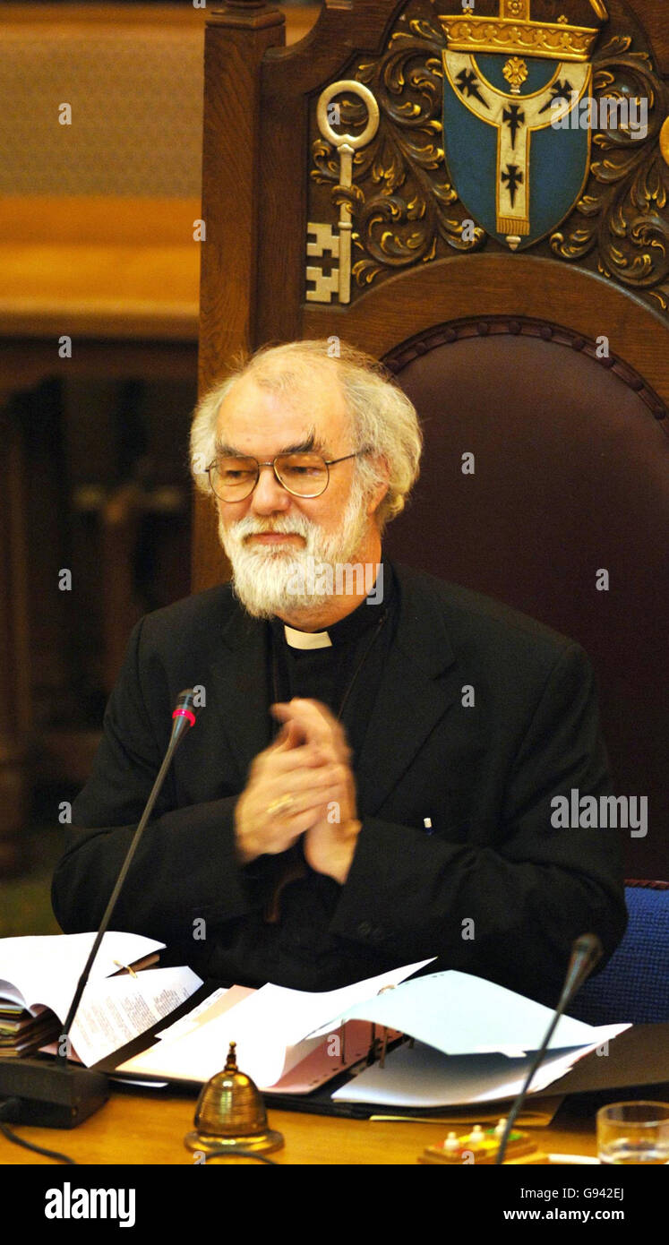 Der Erzbischof von Canterbury, Dr. Rowan Williams, am Eröffnungstag der viertägigen Generalsynode im Church House, London, Montag, 6. Februar 2006. Siehe PA Story RELIGION Bishop. DRÜCKEN Sie VERBANDSFOTO. Der Bildnachweis sollte lauten:Fiona Hanson/PA Stockfoto