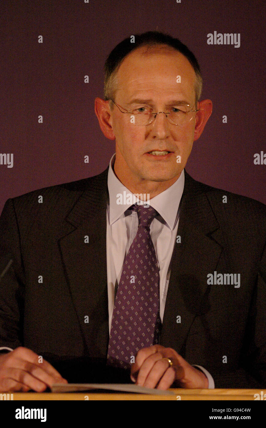 Rugby League - Start Der Super League 2006 - Old Trafford. RFL Executive Chairman Richard Lewis Stockfoto