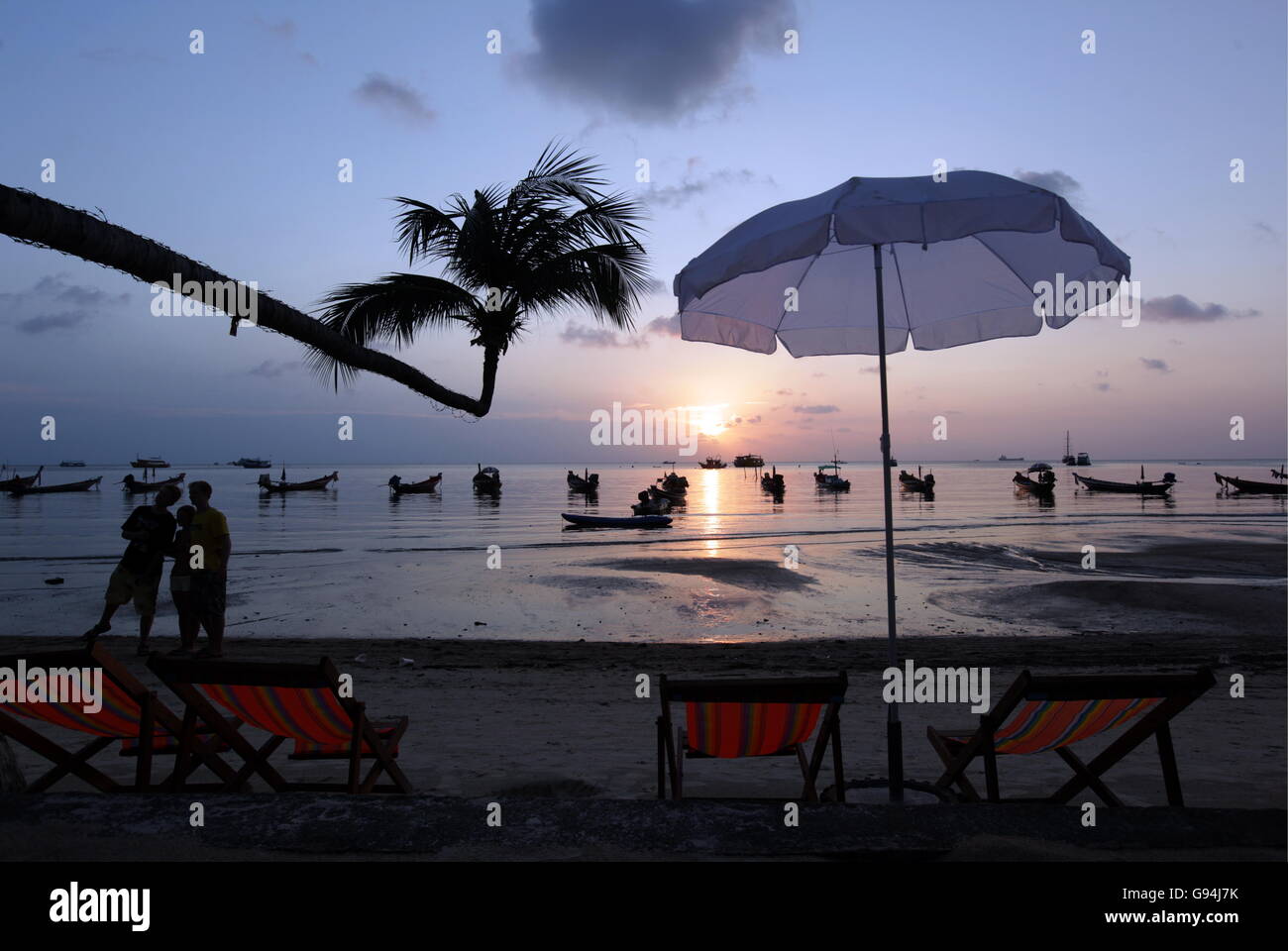 der Strand von Hat Sai Ri auf Thel Ko Tao Insel im Golf von Thailand im Südosten von Thailand in Südostasien. Stockfoto