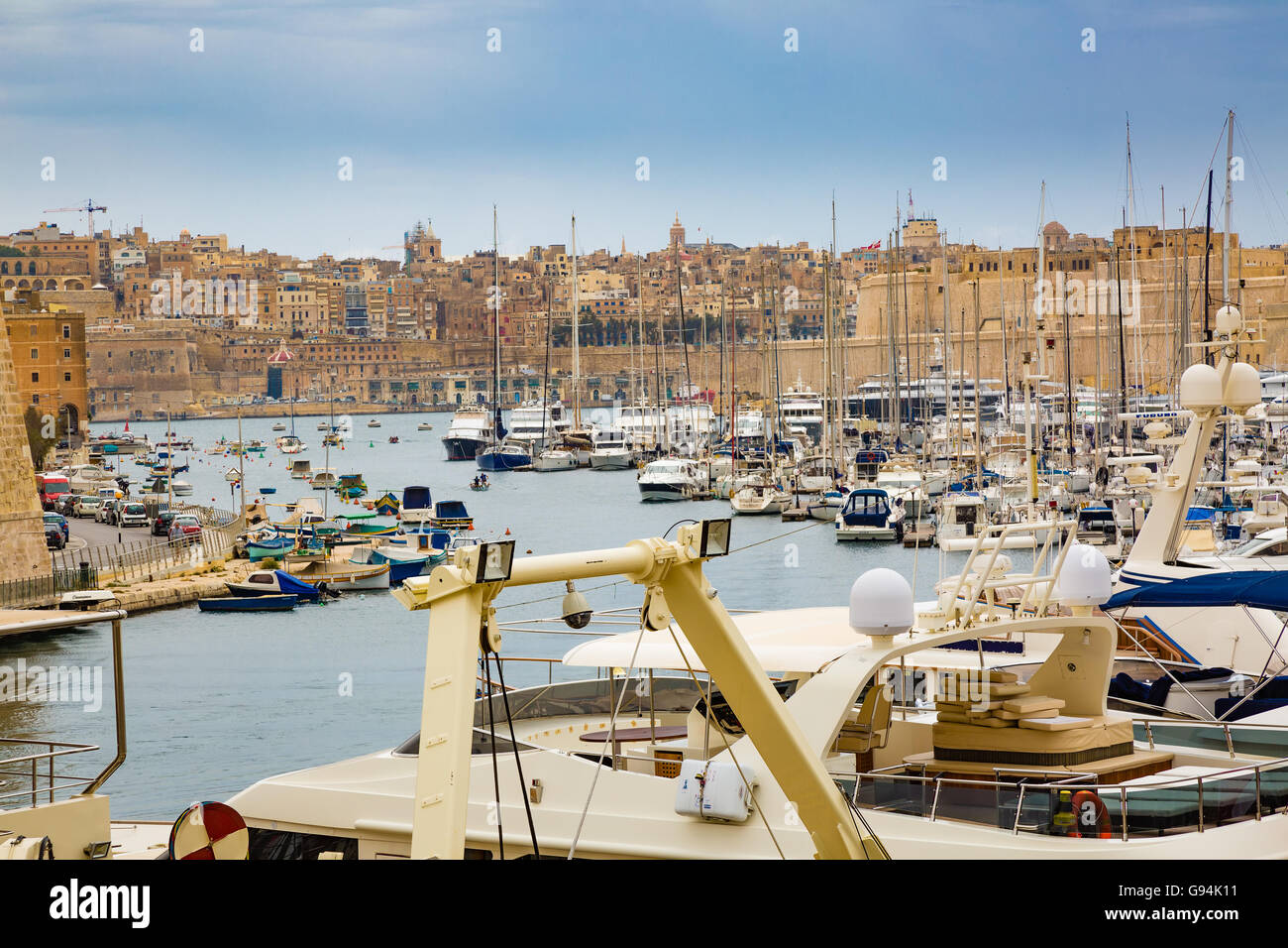 IValletta, Malta - 7. Mai 2017: In der Bucht The Grand Harbor Dreistadt von Valletta, Birgu und Senglea auf der Insel Malta Stockfoto